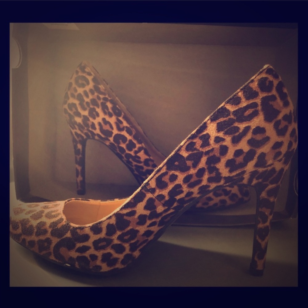 ✨🆕✨ LC Lauren Conrad Cheetah Print Heels